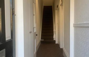 Cannons Loft Central Buxton, Duplex loft 3 bedroom Set over 3 floors stairs no lift sleeps 5 - Photo 7