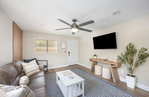 Beachside Bungalow- 2 minutes from the beach! - Foto 16