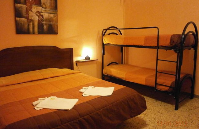 Airport Pisa Rooms - Photo 9