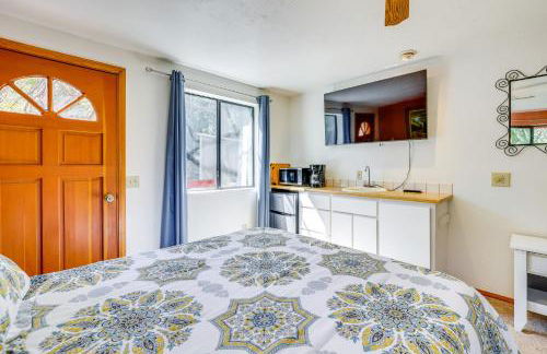 Across From Hiking Trails Woodsy Studio! - Foto 11