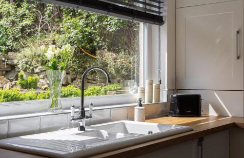 Haworth Haven - Charming Cottage with Private Garden & Summer House - Foto 13