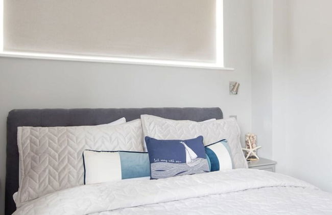 Seaside Serenity 3-bed Deck Garden Near Shore - Photo 12