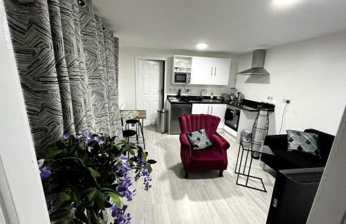 Cosy newly built Self-contained garden flat - Foto 1