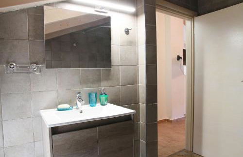 Xaradiotis House - A modern home away from home - Photo 31