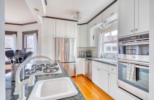 Alphabet District Gem - AC - Patio - Fast WiFi - Foto 9