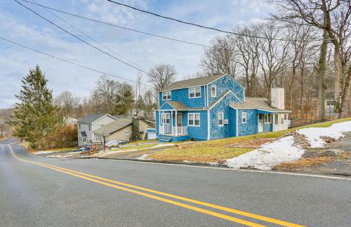 Walk to Lake Hopatcong Vibrant Home with Deck! - Foto 29