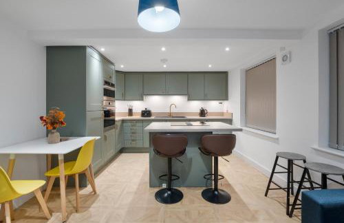 Luxury Huddersfield Apartments & Prime City Centre Location & Opposite Train Station - Foto 1