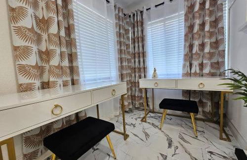 Stylish Duplex walkTO Lake Eola Orlando. Sleeps 8 - Foto 44