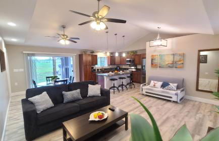 Luxury 800 Sq Ft 1 bedroom Suite Full Large Kitchen Free Laundry - Foto 1