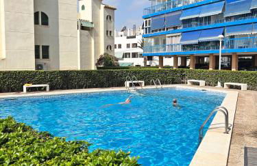 Playa y montaña 1ª linea Piscina Parking AC - Foto 2