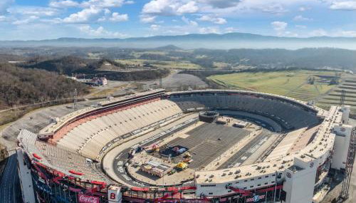 New 3BR Raceday Retreat - Steps from Speedway - Foto 2