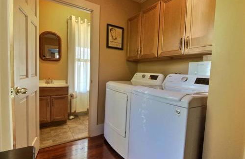 Historic Colonial Pool Walk to Town - Foto 22