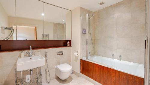 Chelsea Riverfront 2BR & Balcony - Foto 5