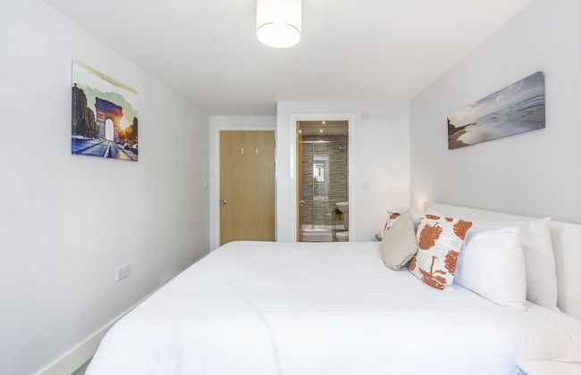 Canary Wharf Luxury Apartments - Photo 10