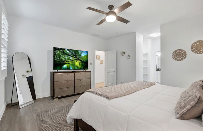 Soaring 2-level Point Venture Home on Lake Travis - Foto 7