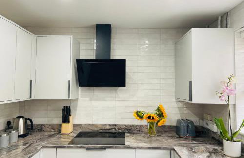 3 Bedroom House Garden Free Parking 15 min to centre 5 min to motorway - Foto 13