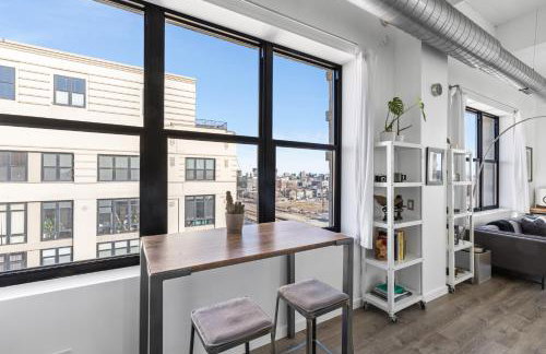 Modern Historic Loft 19ft Ceilings, Gym, Heated Parking, Skyline Views, Balcony - Foto 17