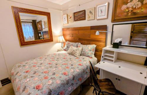 Perfect Location - 4BD,1BA - Restored Redwood Home - Foto 25