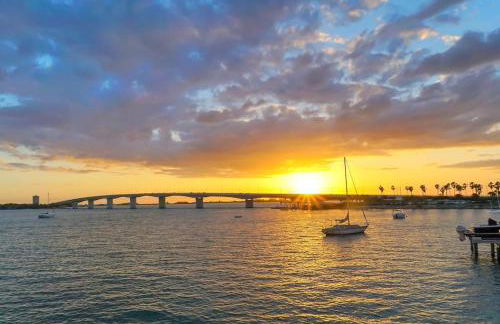 Beautiful Home - Oasis Backyard with Heat Pool - Foto 59