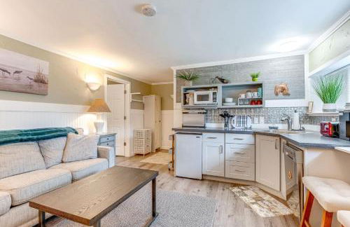 Charming Updated Retreat Walk to Lake Stevens! - Foto 4