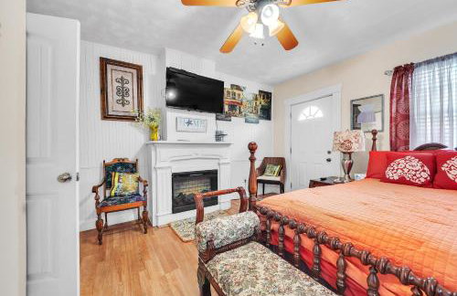 Charming Coastal Retreat in Bay St Louis home - Photo 4