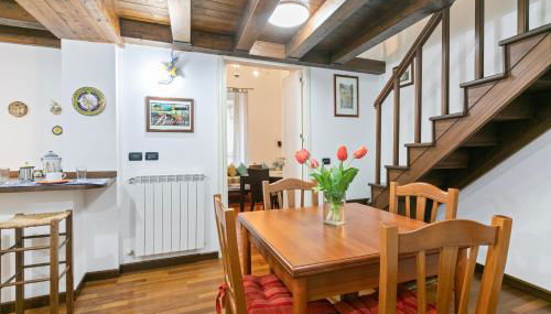 Vittorio Emanuele & Via Roma Colorful Apartment - Foto 1