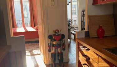 Quiet apartment hill of Montmartre - Foto 1