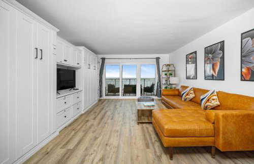 Oceanfront Jewel - Remodeled to Perfection - Foto 1