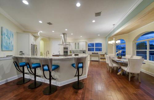 Waterfront Luxury w/ Heated Salt Pool & Golf Cart - Foto 58