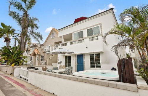 Stunning Beach Delight with Hot Tub, Fire Pit, Parking & Walk to Beach! - Foto 18