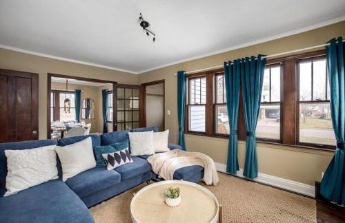 10 Mins To The Big House and Sleeps Up To 10 Guests - Foto 68