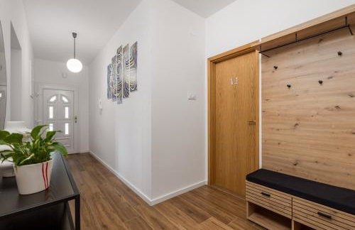 Apartment Flowers - Photo 13