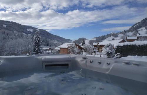 A4 km de Megève très joli studio avec jacuzzi ,vue sur les montagnes au calme - Foto 32