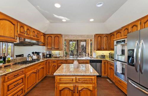 Stunning LAKE VIEW Game Room Spa Walk To Village - Photo 21