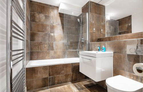 London Eye ,split level and private patio,sleeps 6 - Foto 24