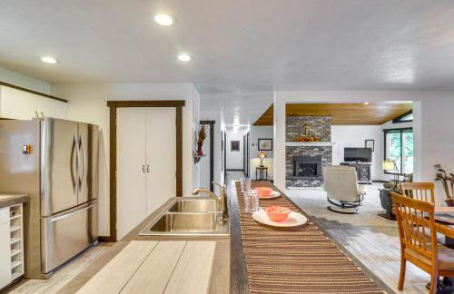 Deck and Mtn Views Libby Home on Golf Course! - Foto 10