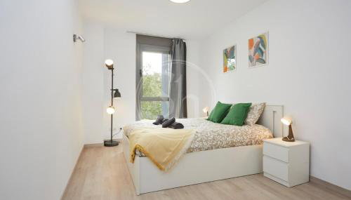 Bright Barcelona Apartment Near Glòries - Foto 1