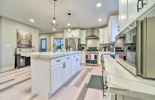 Sunny Clawson Home with Yard - Walk to Main St! - Foto 18