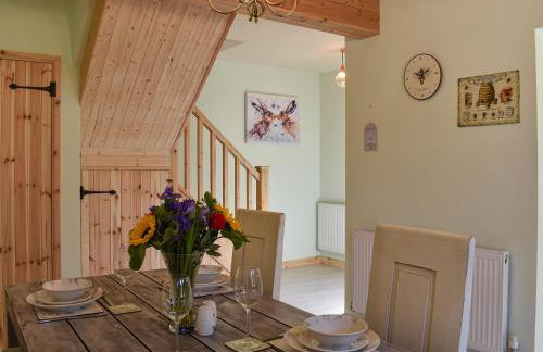 The Bee Hive - Photo 8