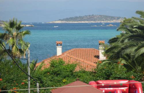 Maistros Holiday Home - Photo 1