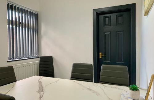 Cheerful - 3 Bed - Serviced Accommodation - In Heart of Northumberland - Sleeps 6 - Foto 22