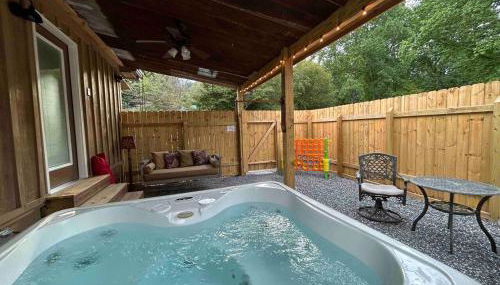 Blissful Nook Tiny Home, Cozy Retreat, Hot Tub, Close to Town, Deep Creek, & Entrance to National Park - Foto 2