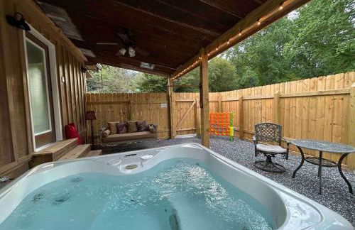 Blissful Nook Tiny Home, Cozy Retreat, Hot Tub, Close to Town, Deep Creek, & Entrance to National Park - Foto 2