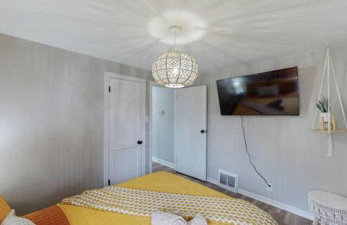 Touchdown Bungalow-Charming HOF Village Home - Foto 12