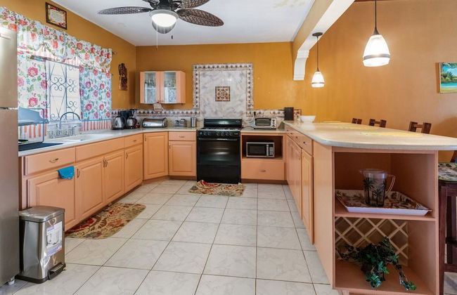 YanceyLargo-6BR Two-Story Estate w/Mountain Views by RedAwning - Foto 25