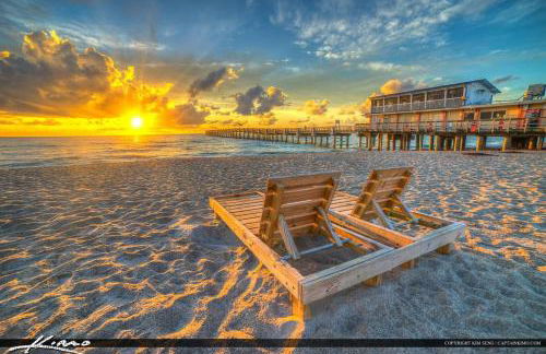 Coastal Harbor, King Bed, Pickleball Gear, Golf set, BBQ- 1 dollar rides to Beach, by Maven Vacation Rentals - Foto 9