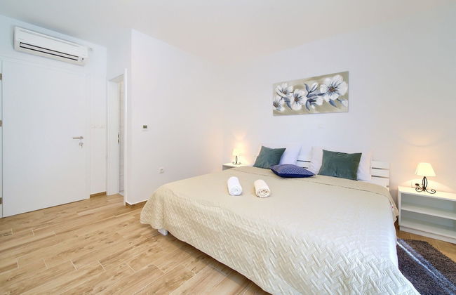 Villa in Cres With Sea Views & Pool - Foto 2