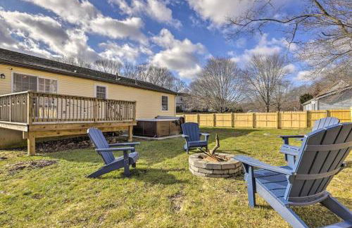 NEW! Updated Mystic Home w/ Sauna, Hot Tub & Deck - Foto 2