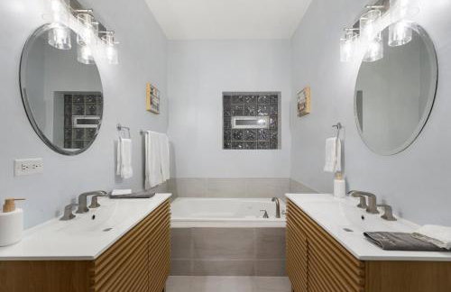 Stylish 2BR Walk to Rush UIC 10 Min Downtown Chicago Free Parking Wifi - Foto 4