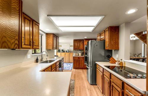 Spacious Comfort in Scenic Monument - Foto 15